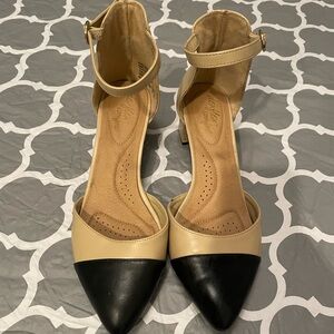 Two Tone Classy Dex Flex Strappy Block Heels Comfort Shoes Size 9.5 Wide